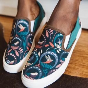 Super cute Inkkas Passerine Floral Slip-On Sneakers 7.5